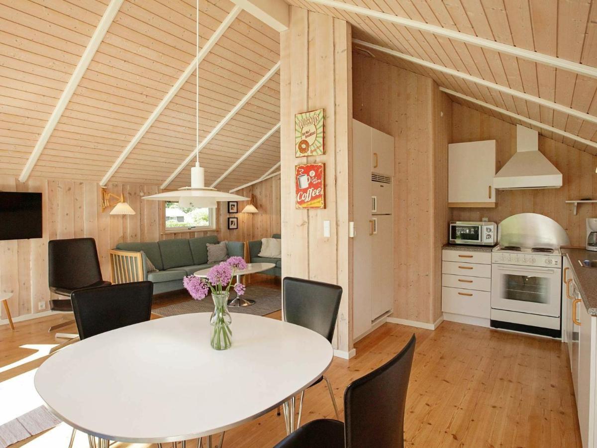 5 Person Holiday Home In Esbjerg V Zimmer foto